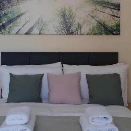 The Newborough 3 Апартаменты *
