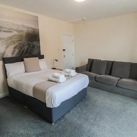 Апартаменты The Newborough 3 *